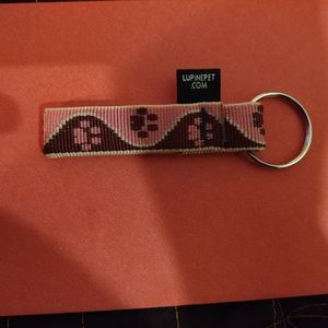 Lupine Pet Keychain - Muddy Paws